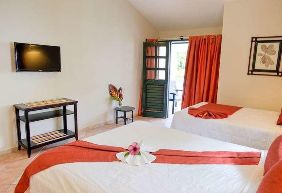 Hotel Bahia Punta Bonita ลาสแตร์เรนาส ภายนอก รูปภาพ