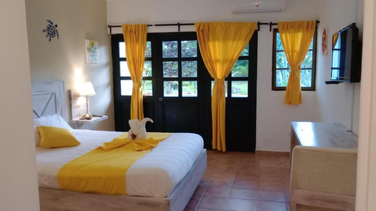 Hotel Bahia Punta Bonita ลาสแตร์เรนาส ภายนอก รูปภาพ