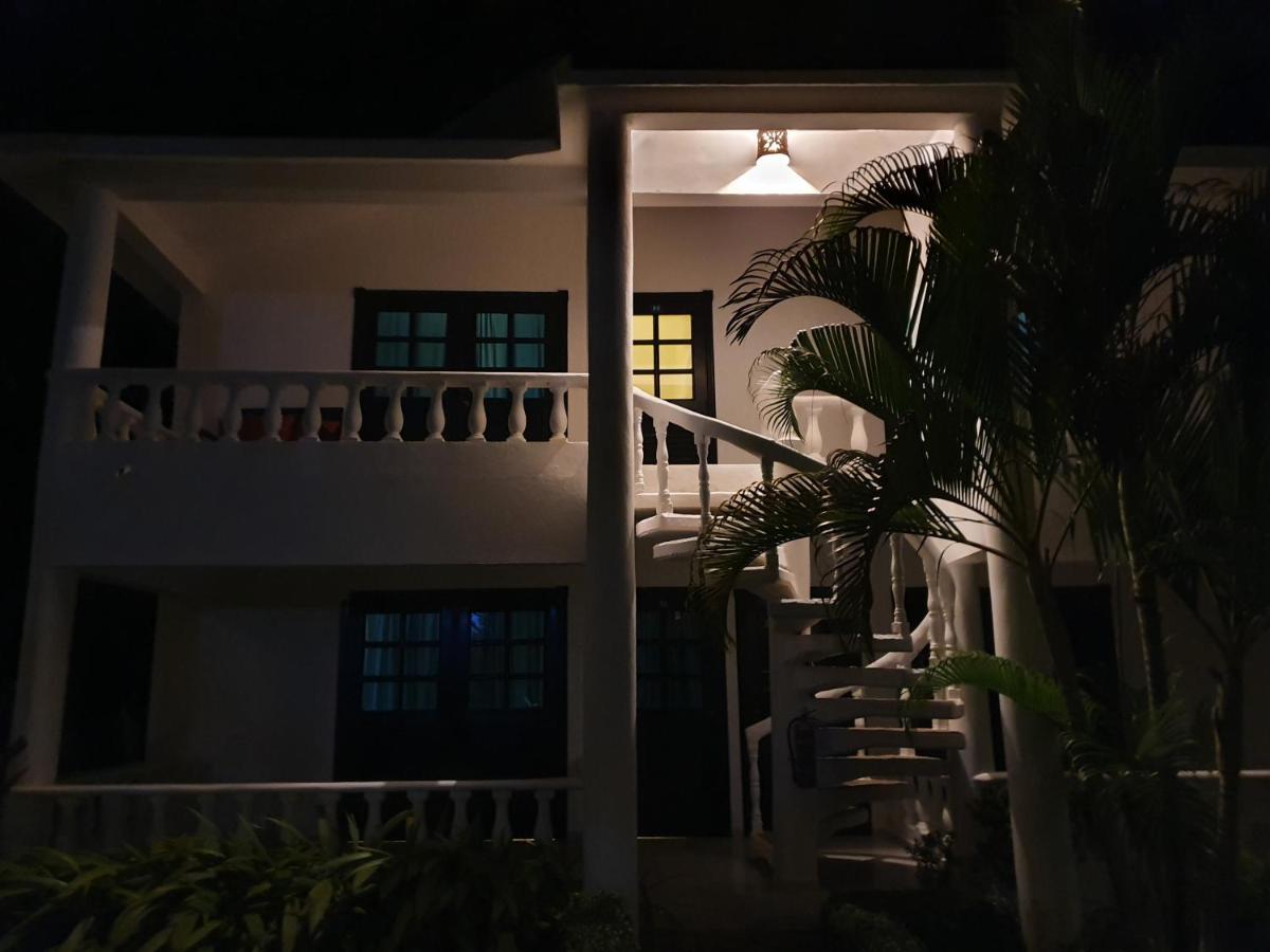 Hotel Bahia Punta Bonita ลาสแตร์เรนาส ภายนอก รูปภาพ